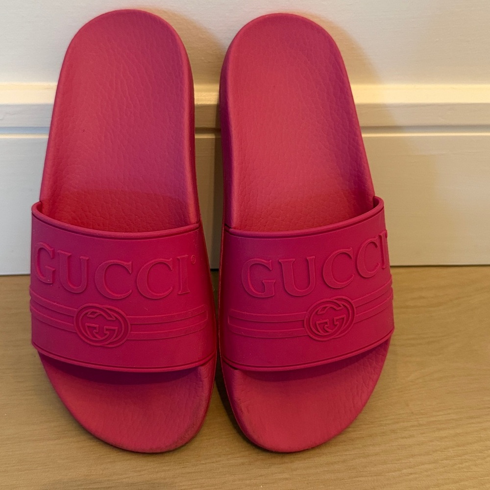 Authentic GUCCI pink rubber slides